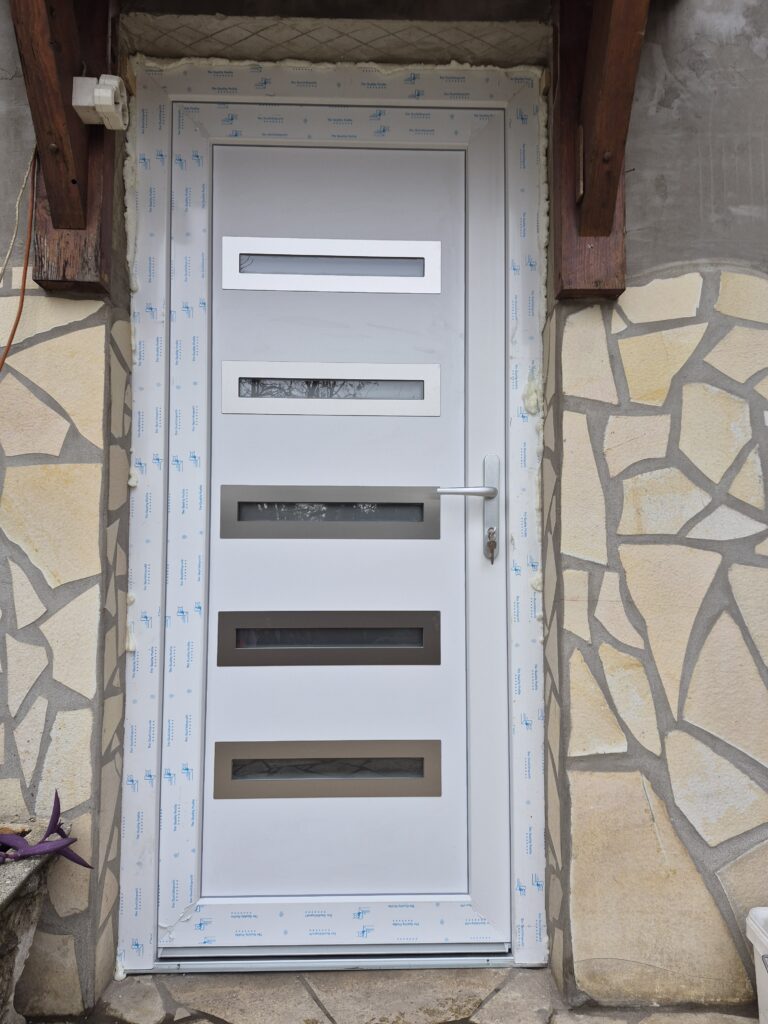 Veka 76MD műanyag bejárati ajtó